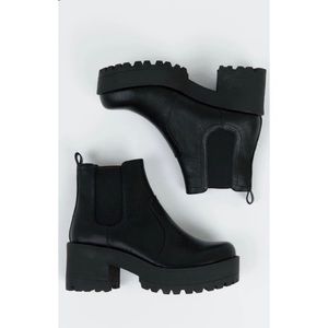 ❌SOLD❌ Black Chunky Chelsea Boots